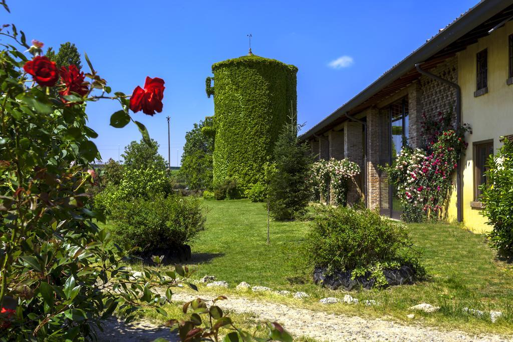 Отель Agriturismo Cascina Marzana Павия Экстерьер фото