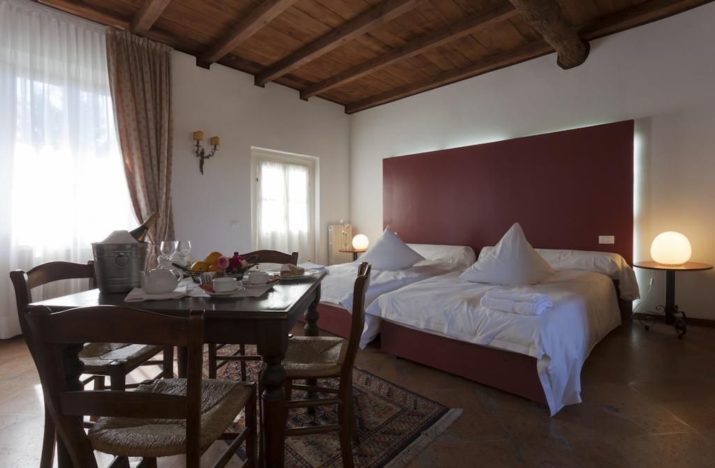 Отель Agriturismo Cascina Marzana Павия Экстерьер фото