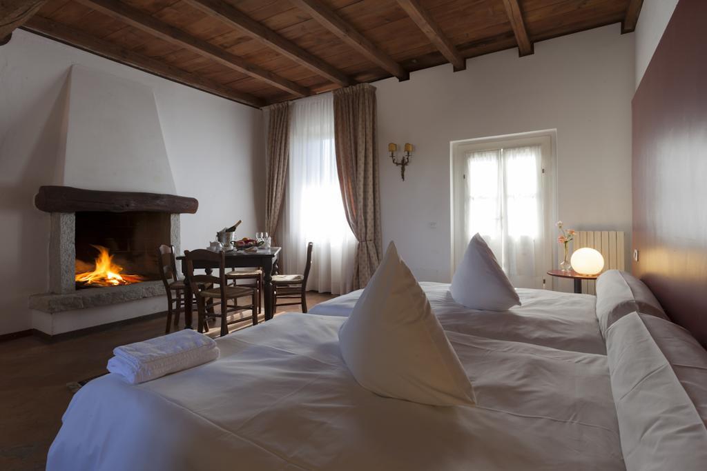 Отель Agriturismo Cascina Marzana Павия Экстерьер фото